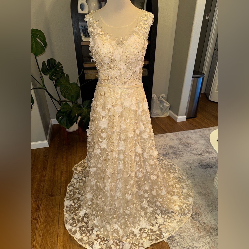 Cecilia couture 3d flower ivory dress size 8